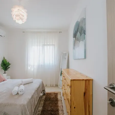 Scenic Sea View Apartman *