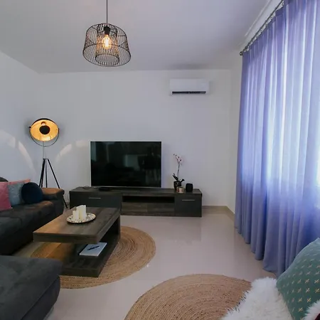 Scenic Sea View Apartment *