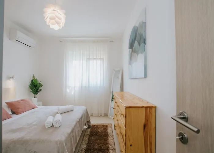 Scenic Sea View Apartment *
