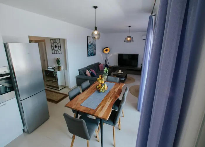 Scenic Sea View Apartment