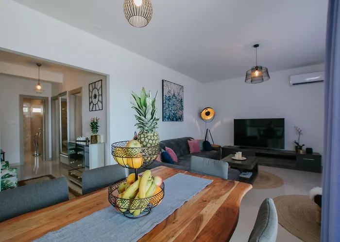 Scenic Sea View 公寓 *